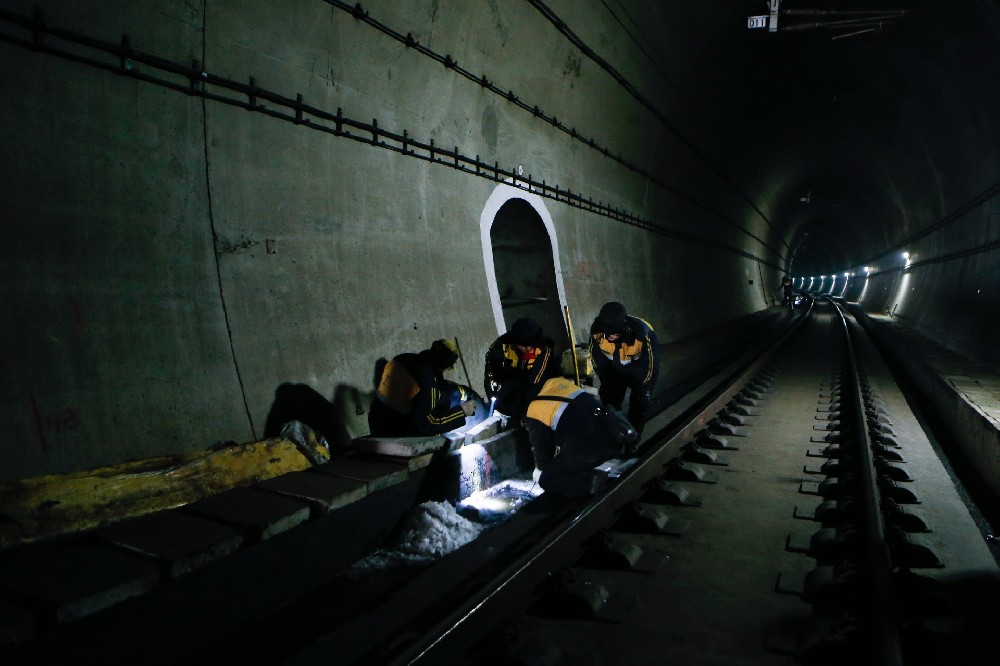 安化铁路运营隧道病害现状